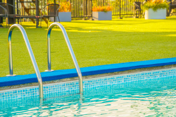 Reasons to Install Artificial Grass for Your Swimming Pool Surround